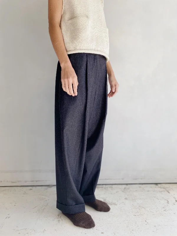 wool masculine pants in anthracite