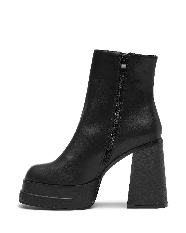 Captivate Boot Black